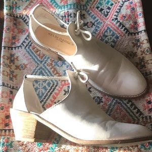 Kelsi Dagger white booties size 7.5